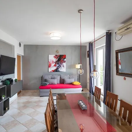 Casa vacanze 2 Bedroom In Kastel Gomilica