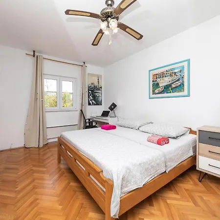 Casa vacanze 2 Bedroom In Kastel Gomilica