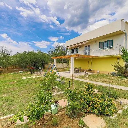 2 Bedroom In Kastel Gomilica * Kaštela
