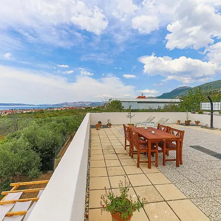 Casa vacanze 2 Bedroom In Kastel Gomilica