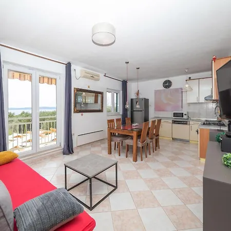 Ferienhaus 2 Bedroom In Kastel Gomilica *