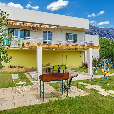 2 Bedroom In Kastel Gomilica *