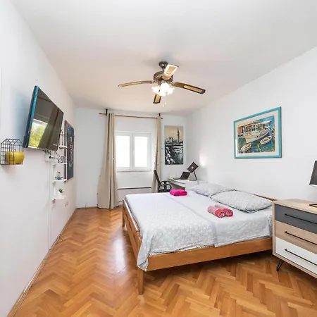 Ferienhaus 2 Bedroom In Kastel Gomilica Kaštela