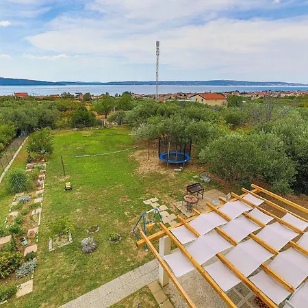 Ferienhaus 2 Bedroom In Kastel Gomilica