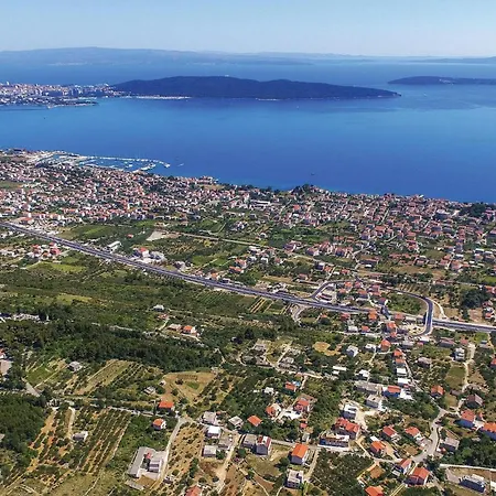 2 Bedroom In Kastel Gomilica *