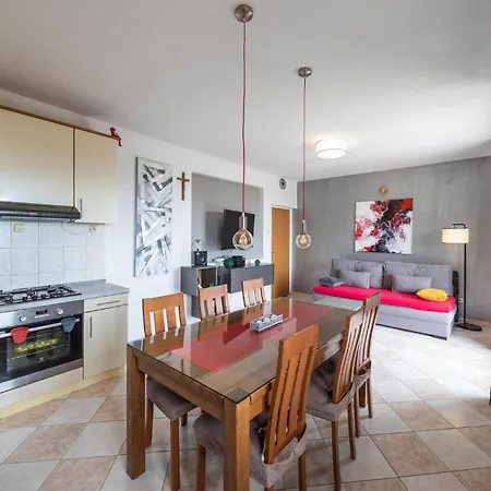 Dom wakacyjny Kastel Gomilica With Sea View I Kaštela