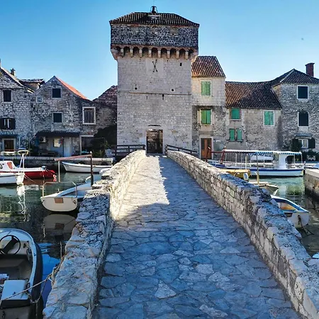 Dom wakacyjny Kastel Gomilica With Sea View I Kaštela